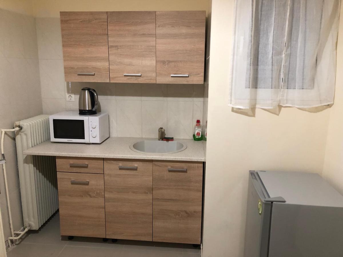 Nikolakakis Rooms Lavrio Exterior photo