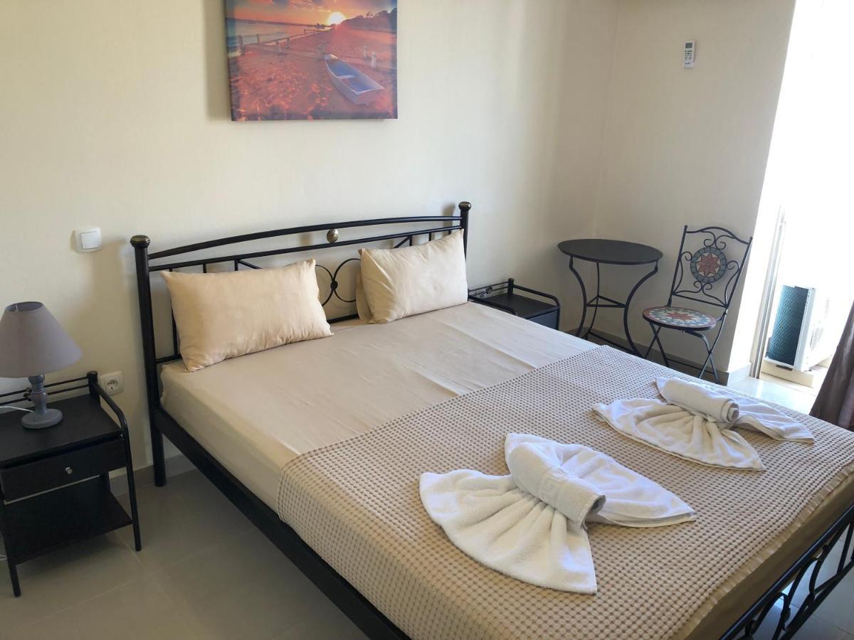 Nikolakakis Rooms Lavrio Exterior photo