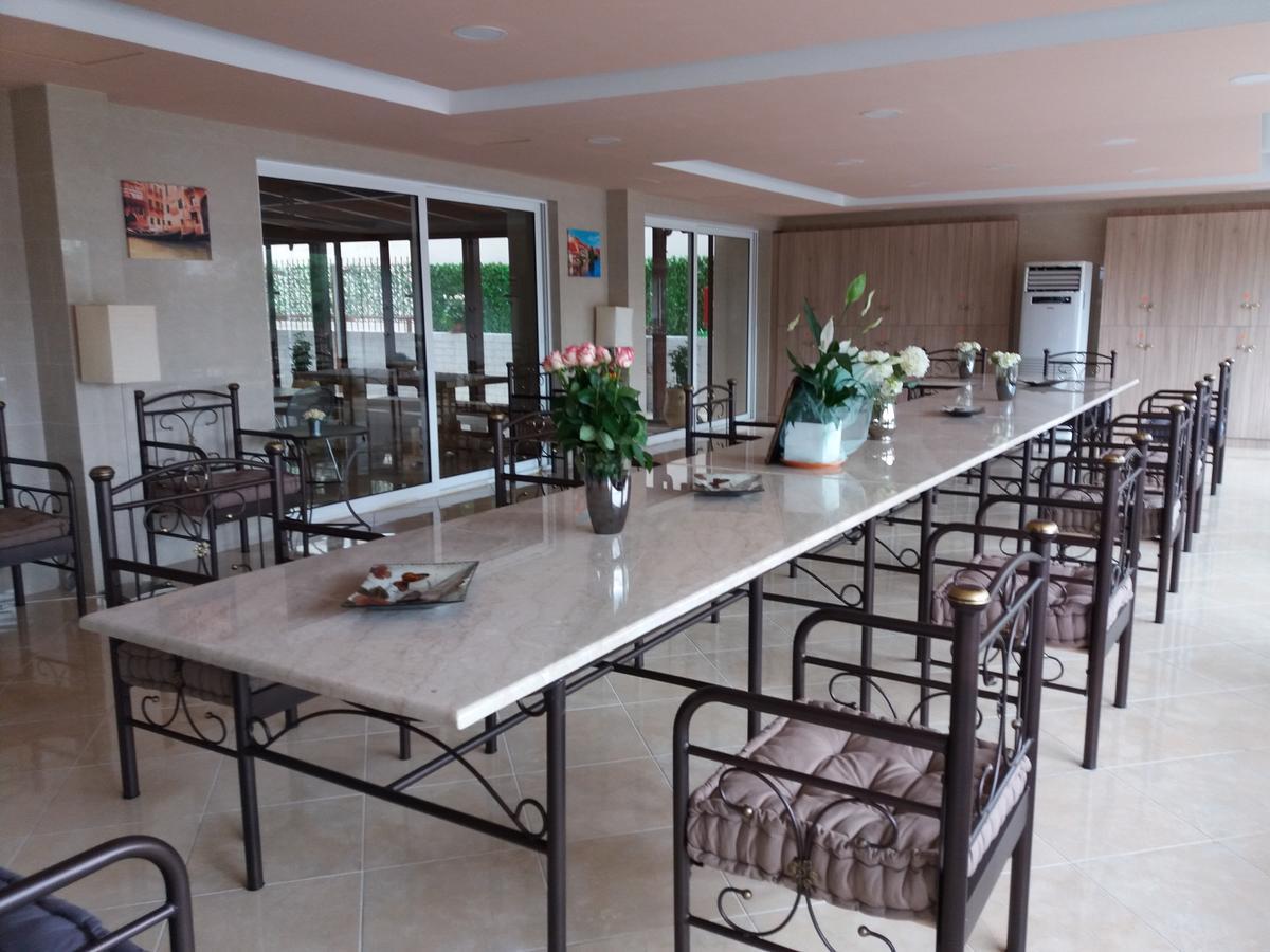 Nikolakakis Rooms Lavrio Exterior photo