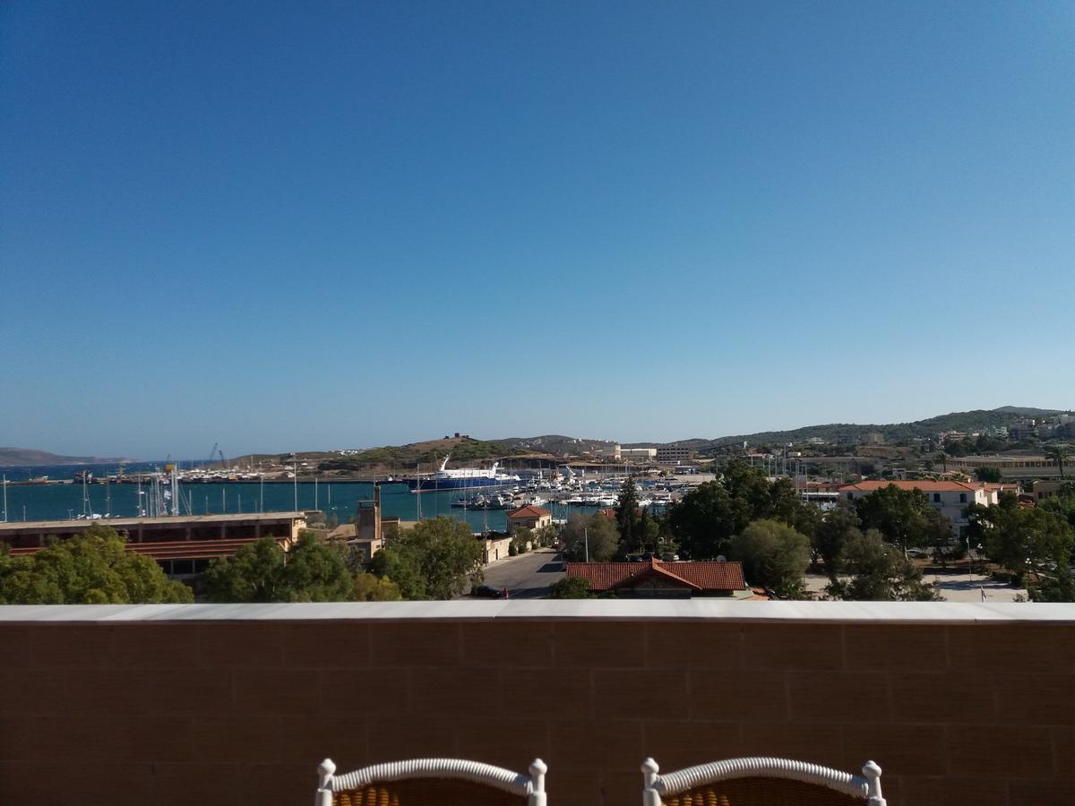 Nikolakakis Rooms Lavrio Exterior photo
