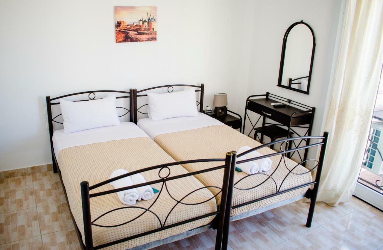 Nikolakakis Rooms Lavrio Exterior photo