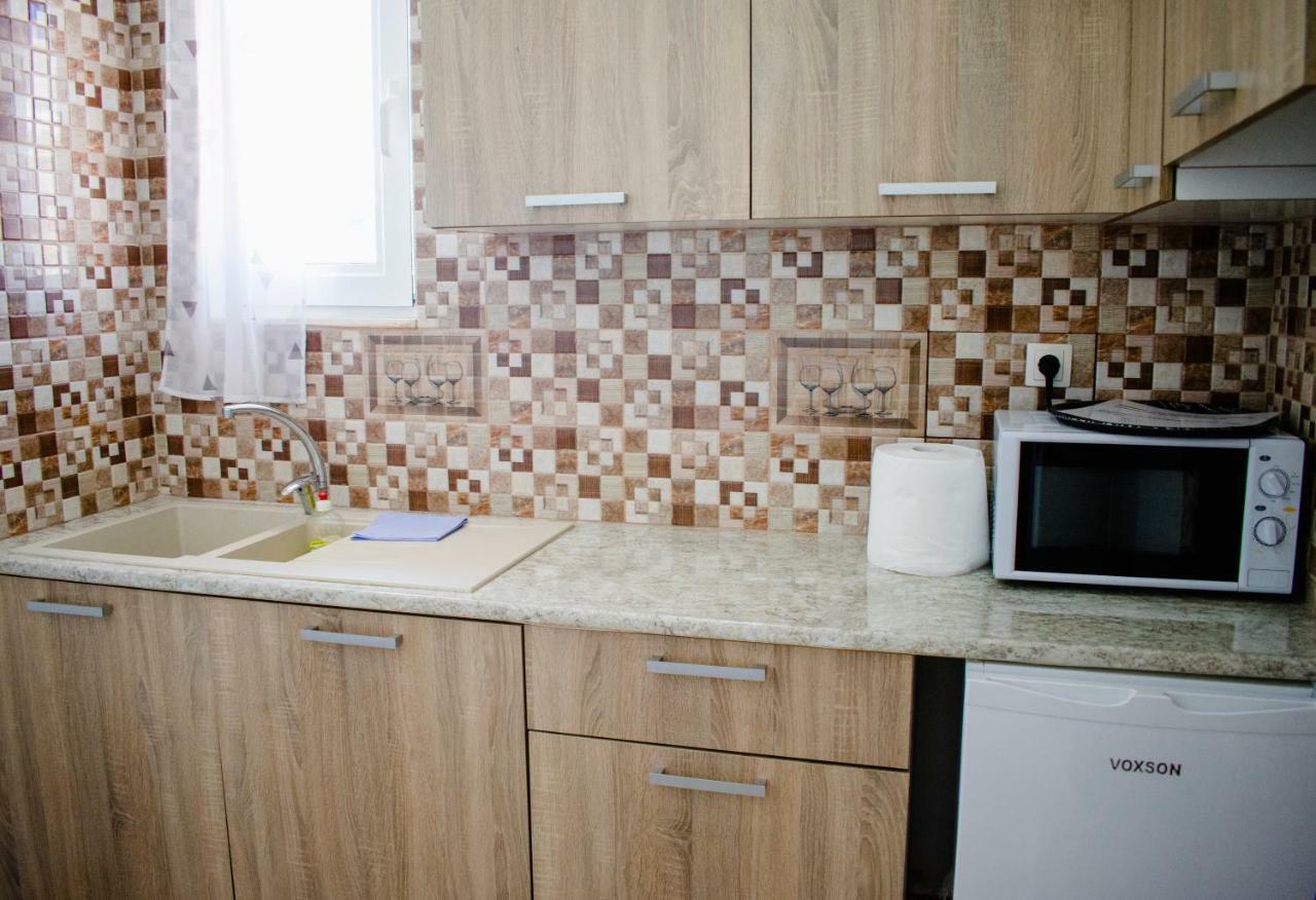 Nikolakakis Rooms Lavrio Exterior photo
