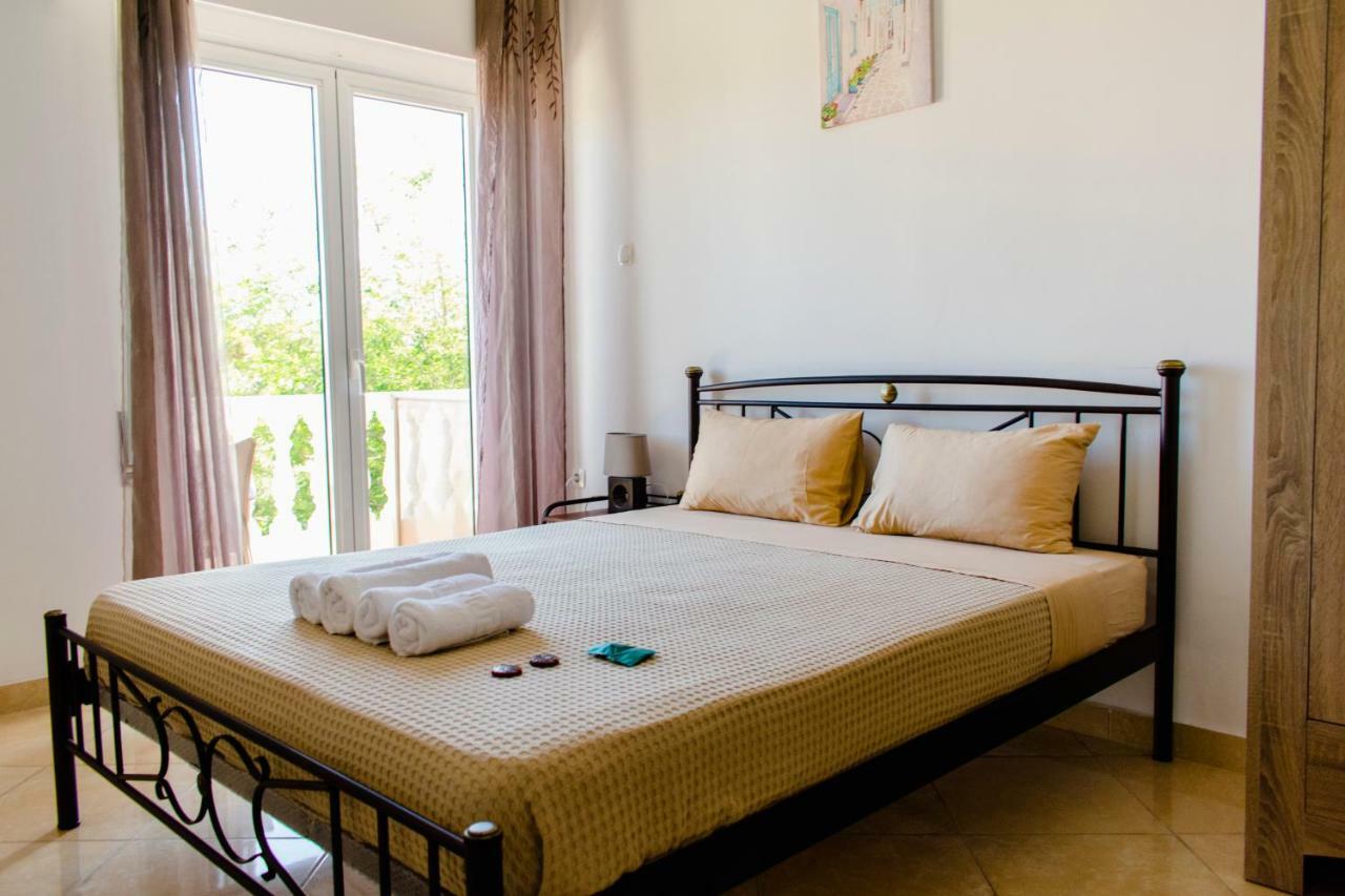 Nikolakakis Rooms Lavrio Exterior photo