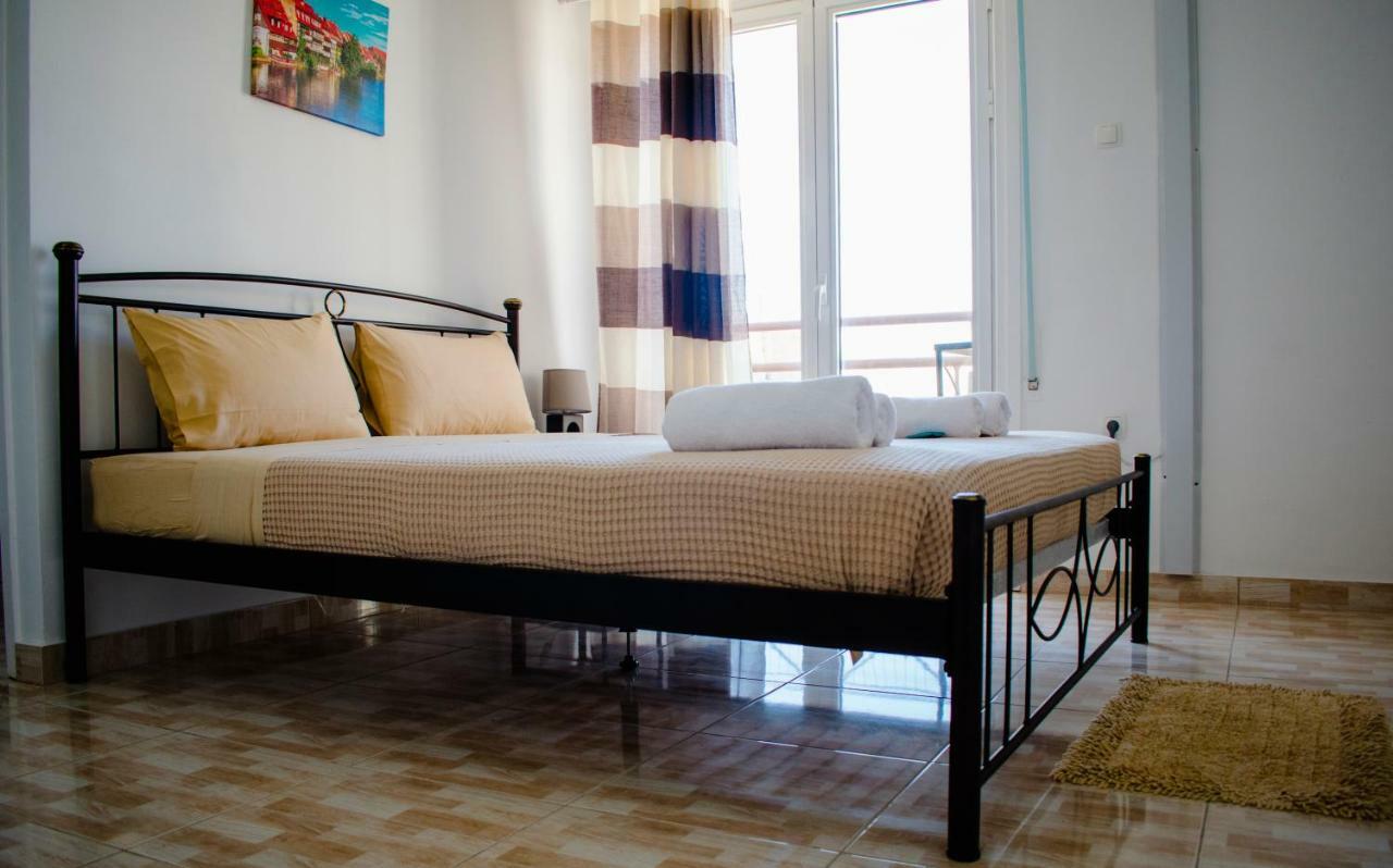 Nikolakakis Rooms Lavrio Exterior photo