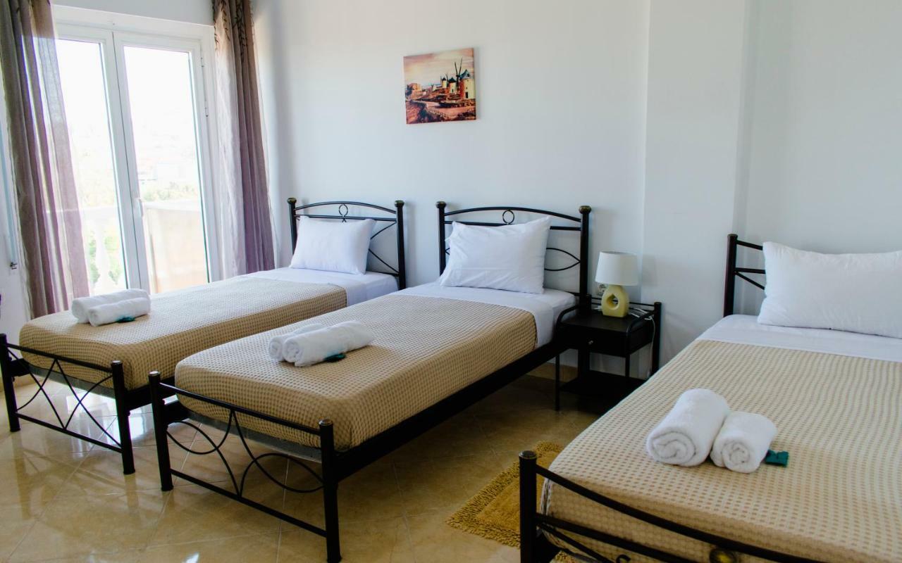 Nikolakakis Rooms Lavrio Exterior photo